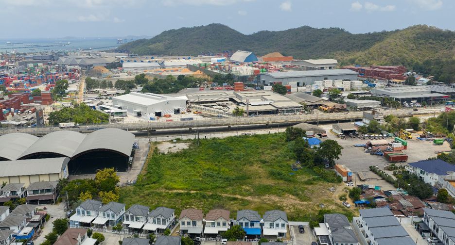 出售 土地 在 Si Racha, Chon Buri