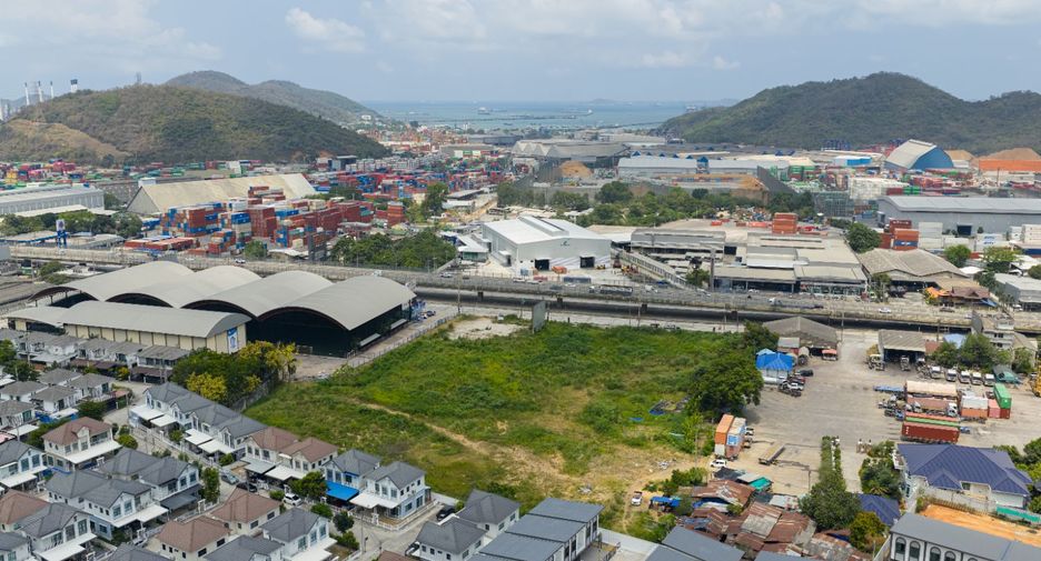 出售 土地 在 Si Racha, Chon Buri