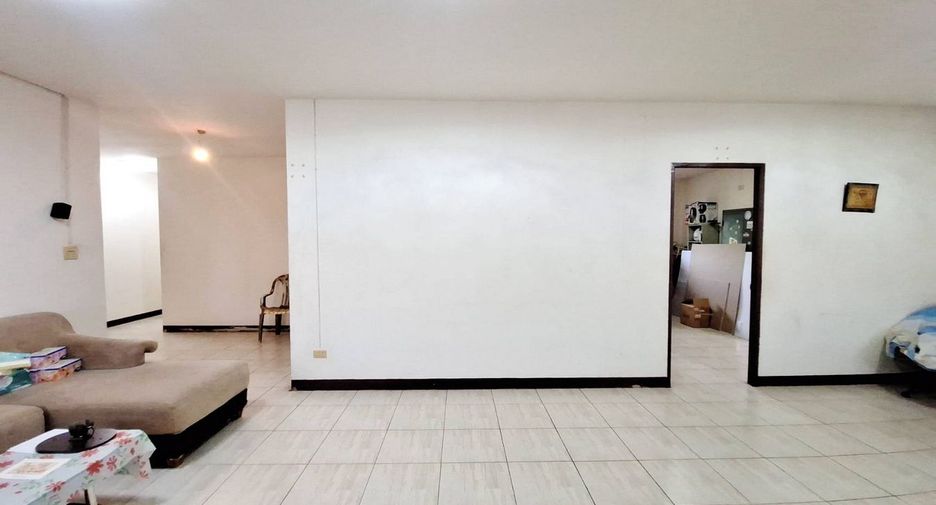 For sale 8 bedrooms house in Mueang Udon Thani, Udon Thani