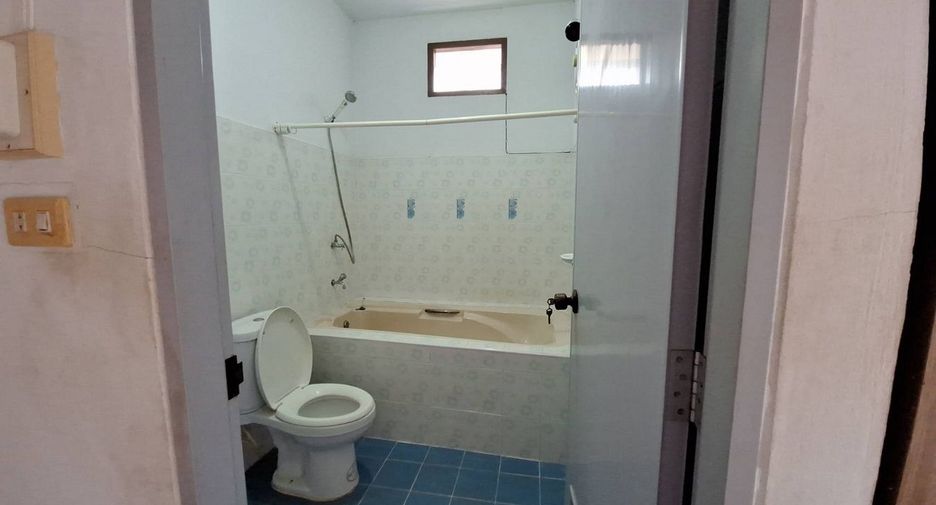 For sale 8 bedrooms house in Mueang Udon Thani, Udon Thani