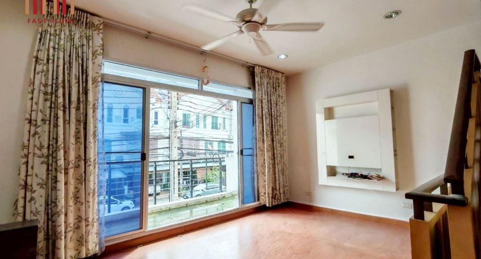 For sale 3 bedrooms townhouse in Lat Phrao, Bangkok