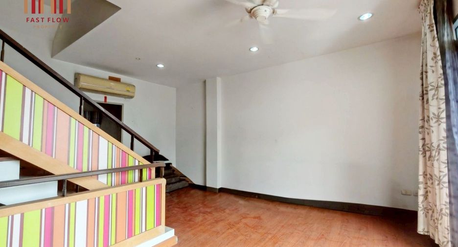For sale 3 bedrooms townhouse in Lat Phrao, Bangkok