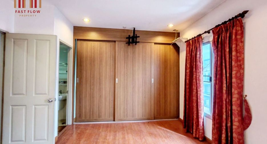 For sale 3 bedrooms townhouse in Lat Phrao, Bangkok