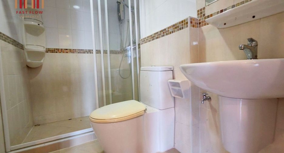 For sale 3 bedrooms townhouse in Lat Phrao, Bangkok