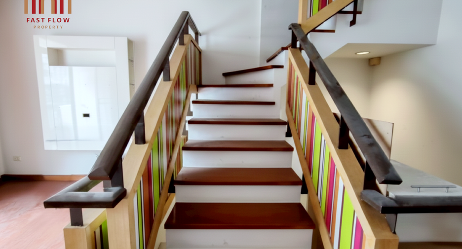 For sale 3 bedrooms townhouse in Lat Phrao, Bangkok
