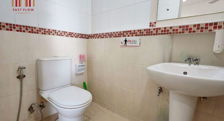 For sale 3 bedrooms townhouse in Lat Phrao, Bangkok