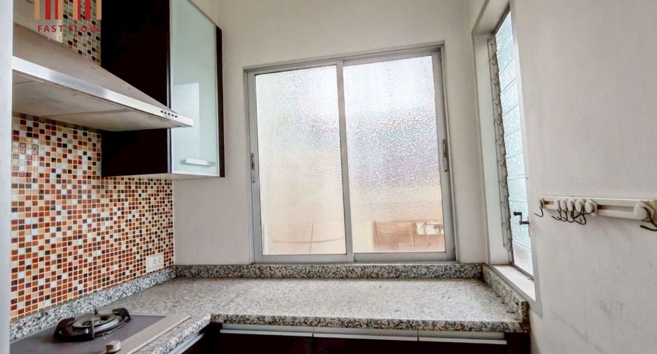 For sale 3 bedrooms townhouse in Lat Phrao, Bangkok