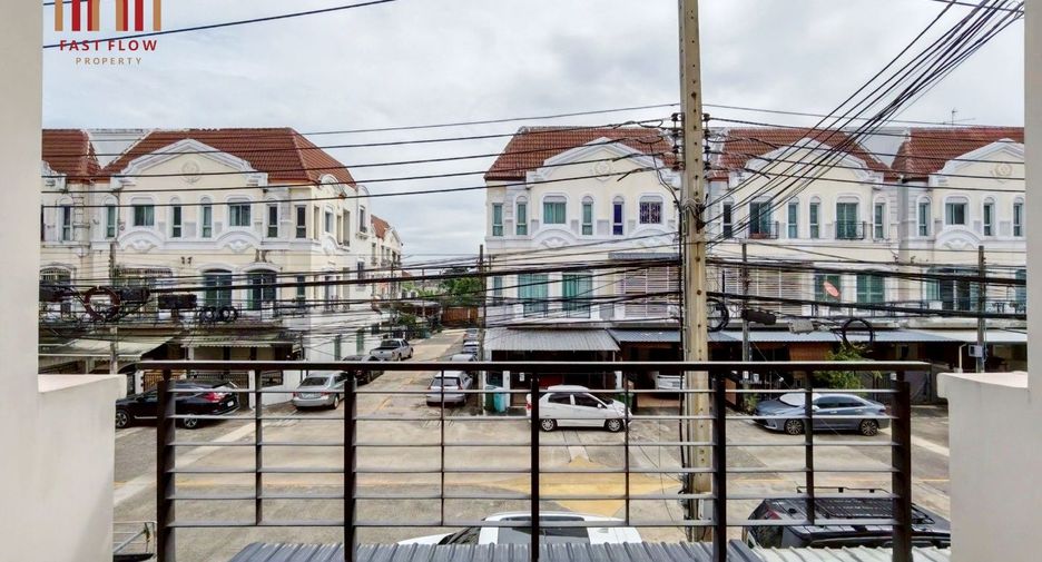 For sale 3 bedrooms townhouse in Lat Phrao, Bangkok