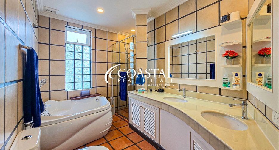 Casa en alquiler de 4 habitaciones en Bang Lamung, Chonburi