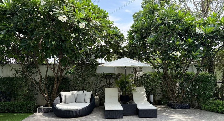 For rent and for sale 4 bedrooms house in Prawet, Bangkok