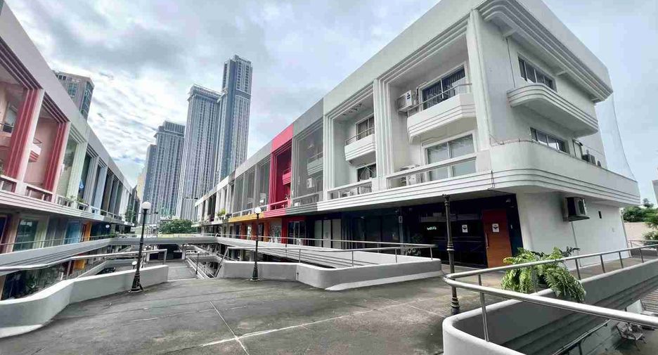 For sale retail Space in Watthana, Bangkok