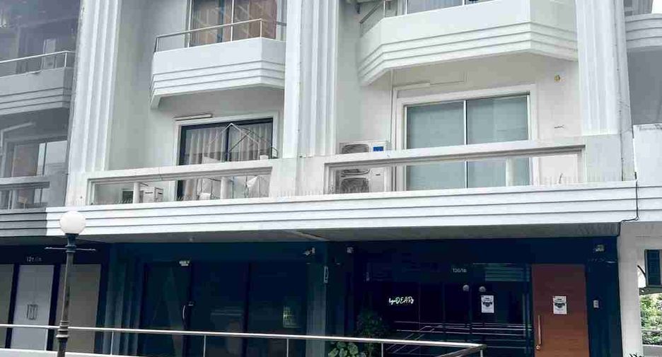 For sale retail Space in Watthana, Bangkok