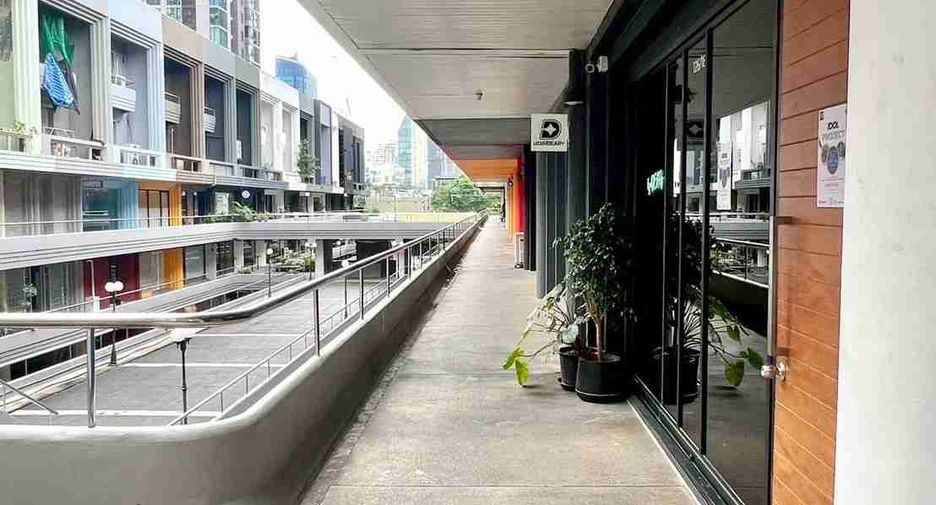 For sale retail Space in Watthana, Bangkok