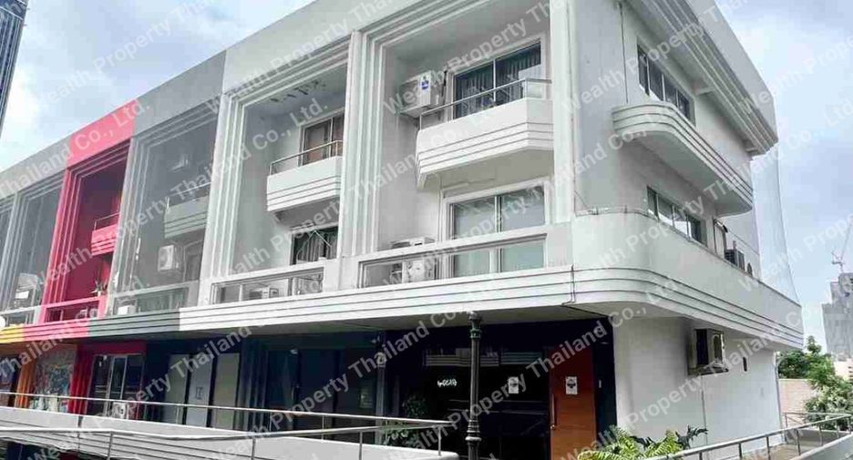 For sale retail Space in Watthana, Bangkok