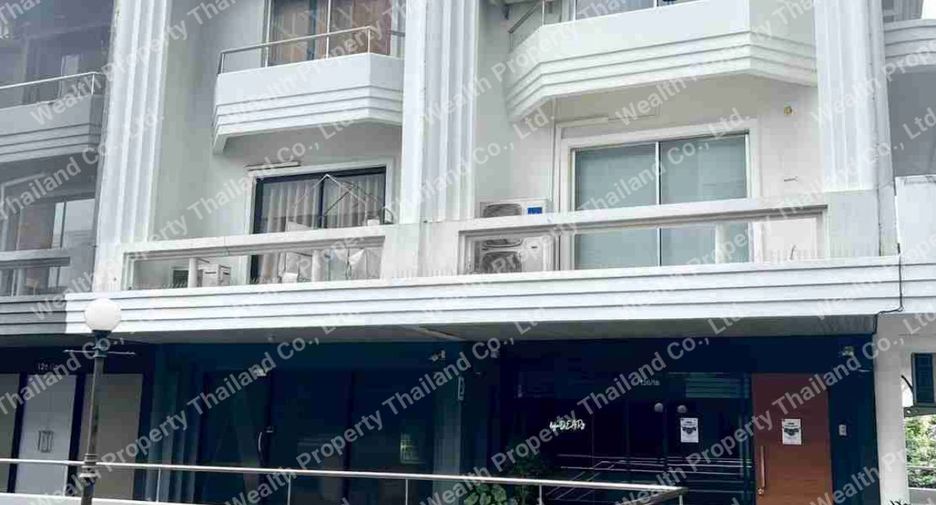 For sale retail Space in Watthana, Bangkok