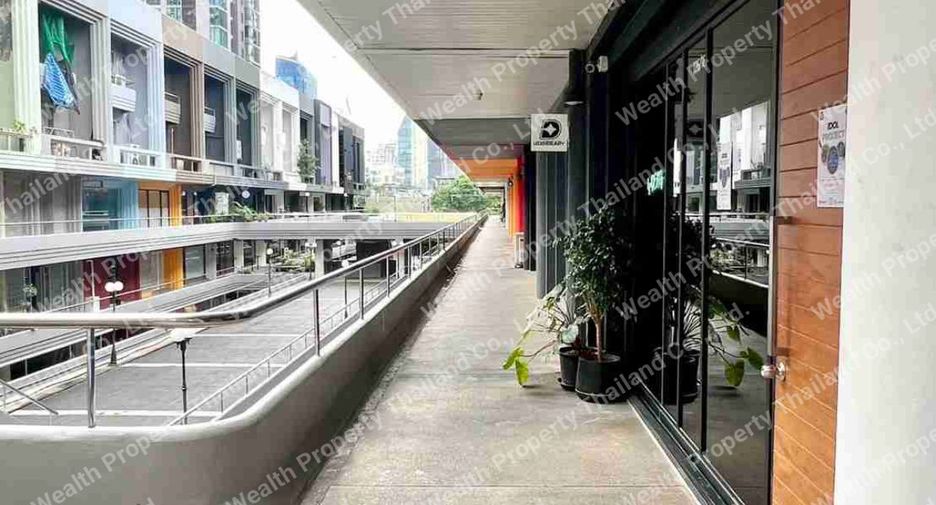 For sale retail Space in Watthana, Bangkok
