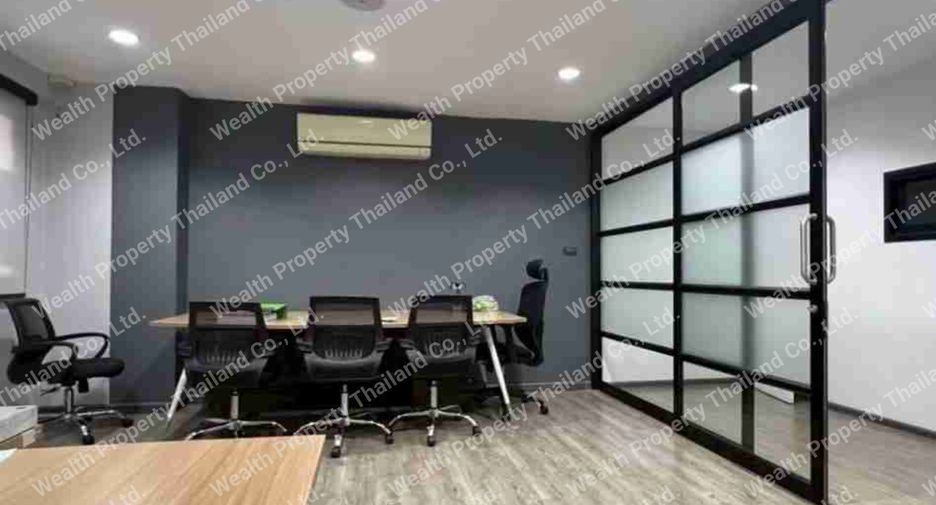 For sale retail Space in Watthana, Bangkok