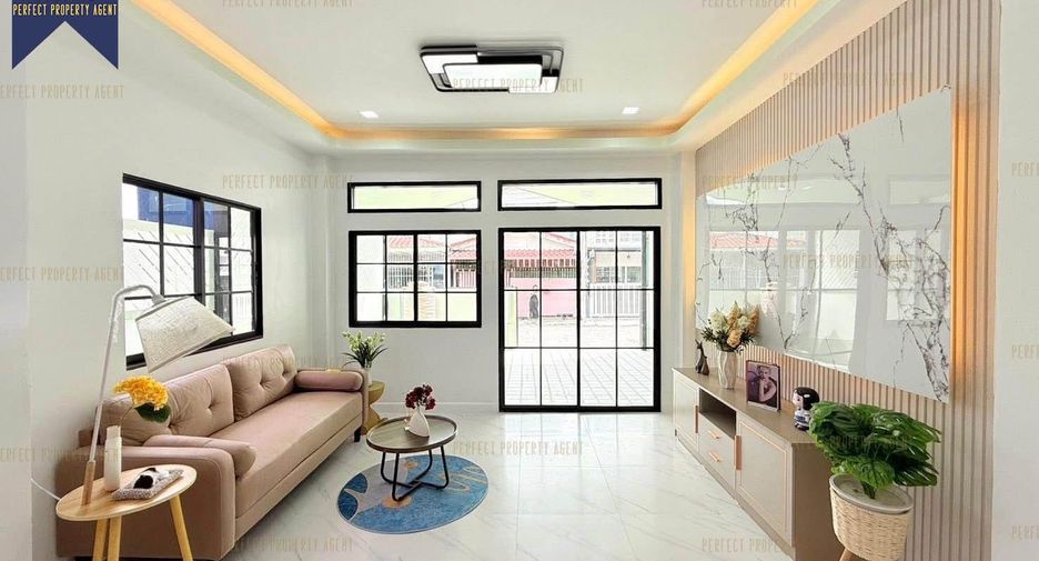 À vendre 2 chambres maison de ville à Nong Chok, Bangkok