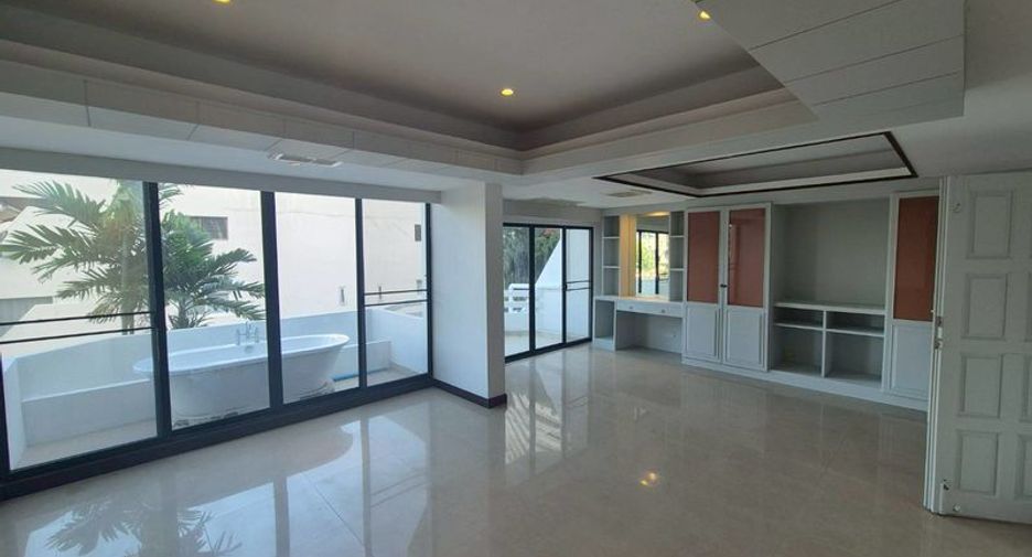 For sale 8 bedrooms townhouse in Bang Lamung, Chonburi