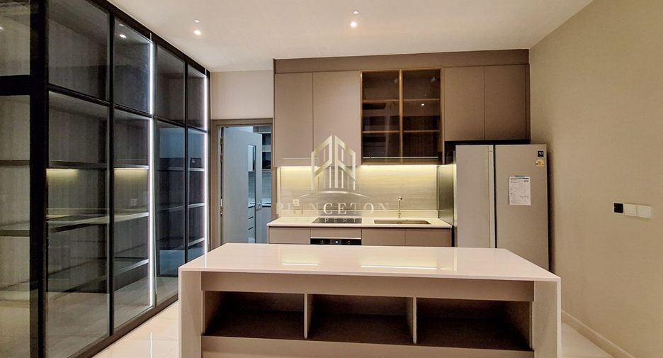 Casa en alquiler y en venta de 4 habitaciones en Saphan Sung, Bangkok