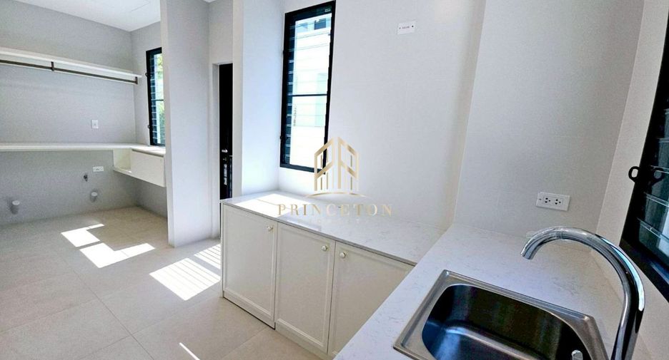 Casa en venta de 4 habitaciones en Bang Phli, Samut Prakan