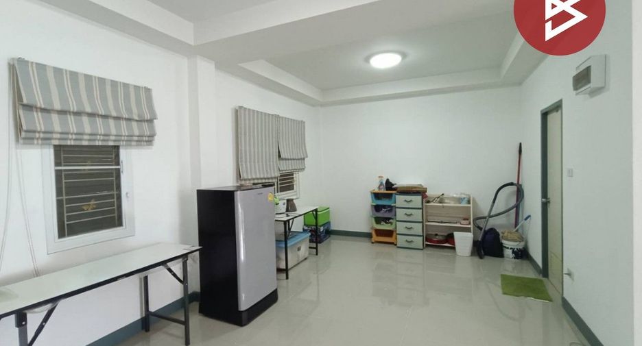 出售 3 卧室 联排别墅 在 Sattahip, Chon Buri