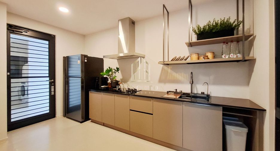 For rent and for sale 4 bedrooms house in Saphan Sung, Bangkok