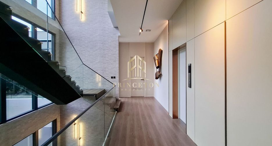 For rent and for sale 4 bedrooms house in Saphan Sung, Bangkok