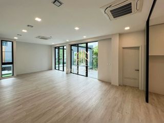 Casa en alquiler y en venta de 4 habitaciones en Bang Phli, Samut Prakan