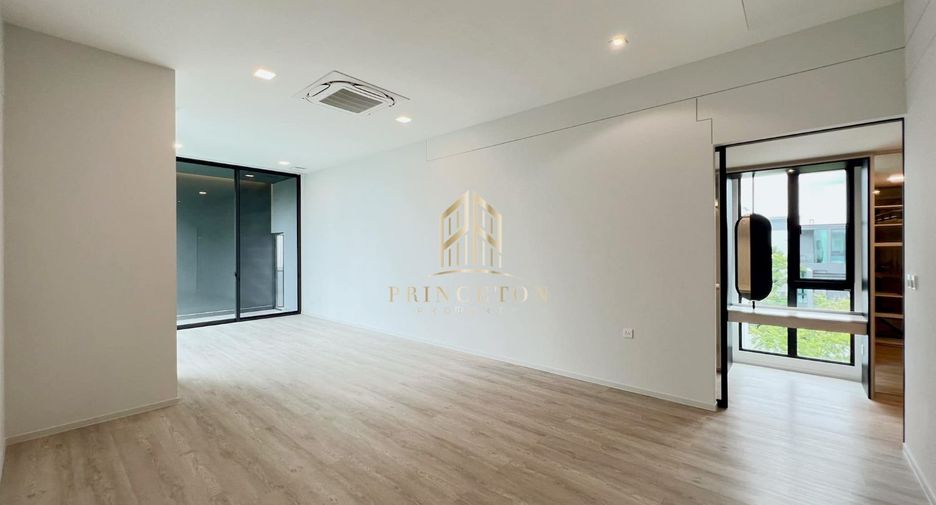 Casa en alquiler y en venta de 4 habitaciones en Bang Phli, Samut Prakan