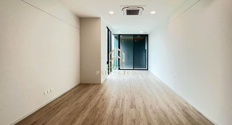 Casa en alquiler y en venta de 4 habitaciones en Bang Phli, Samut Prakan