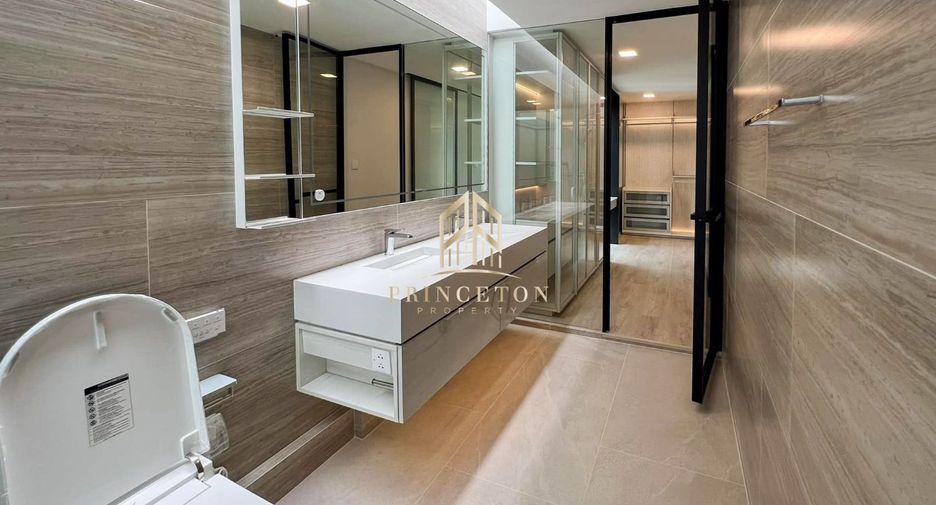 Casa en alquiler y en venta de 4 habitaciones en Bang Phli, Samut Prakan