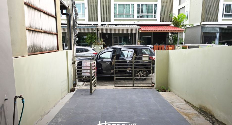 出售 3 卧室 联排别墅 在 Lat Krabang, 曼谷