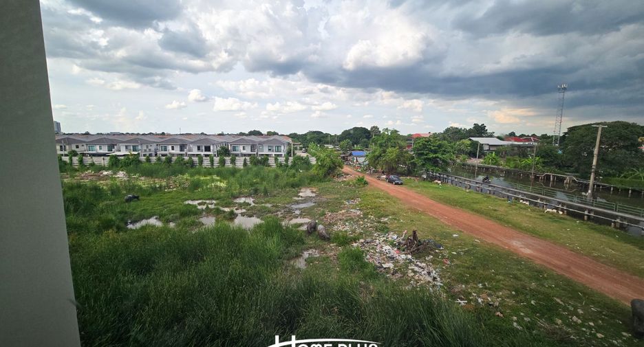 出售 3 卧室 联排别墅 在 Lat Krabang, 曼谷