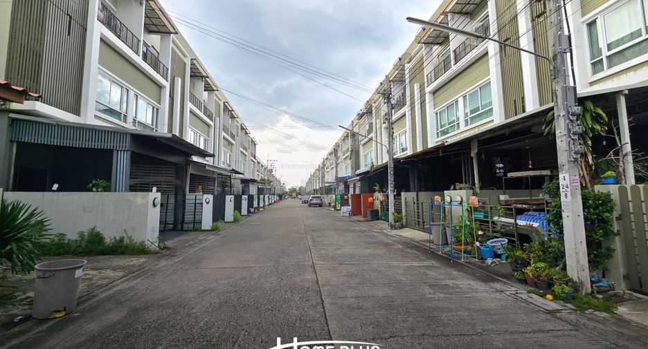 出售 3 卧室 联排别墅 在 Lat Krabang, 曼谷
