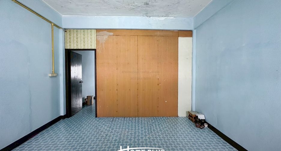 For sale 3 bedrooms retail Space in Nong Khaem, Bangkok