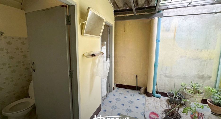 For sale 3 bedrooms retail Space in Nong Khaem, Bangkok
