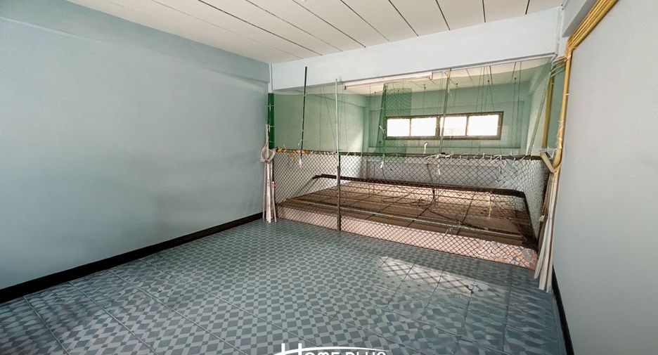 For sale 3 bedrooms retail Space in Nong Khaem, Bangkok