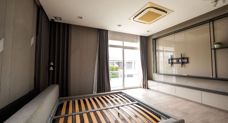For rent 4 bedrooms house in Mueang Nonthaburi, Nonthaburi