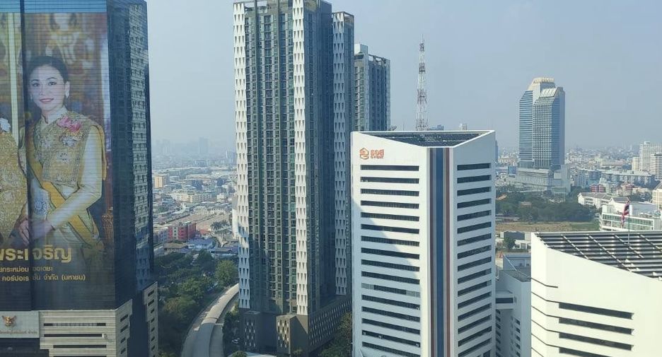 For rent 2 bedrooms condo in Huai Khwang, Bangkok
