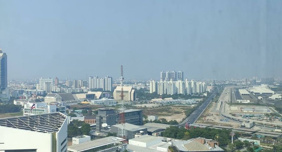 For rent 2 bedrooms condo in Huai Khwang, Bangkok