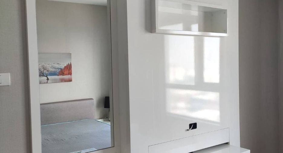 For rent 2 bedrooms condo in Huai Khwang, Bangkok