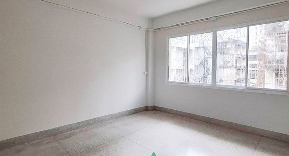 For rent and for sale 4 bedrooms retail Space in Phra Khanong, Bangkok