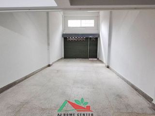 Аренда и продажа 4 спальни торговое помещение в Пхра Кханонг, Бангкок