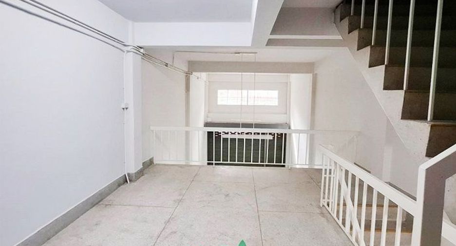 For rent and for sale 4 bedrooms retail Space in Phra Khanong, Bangkok