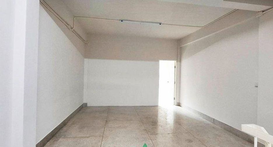 For rent and for sale 4 bedrooms retail Space in Phra Khanong, Bangkok