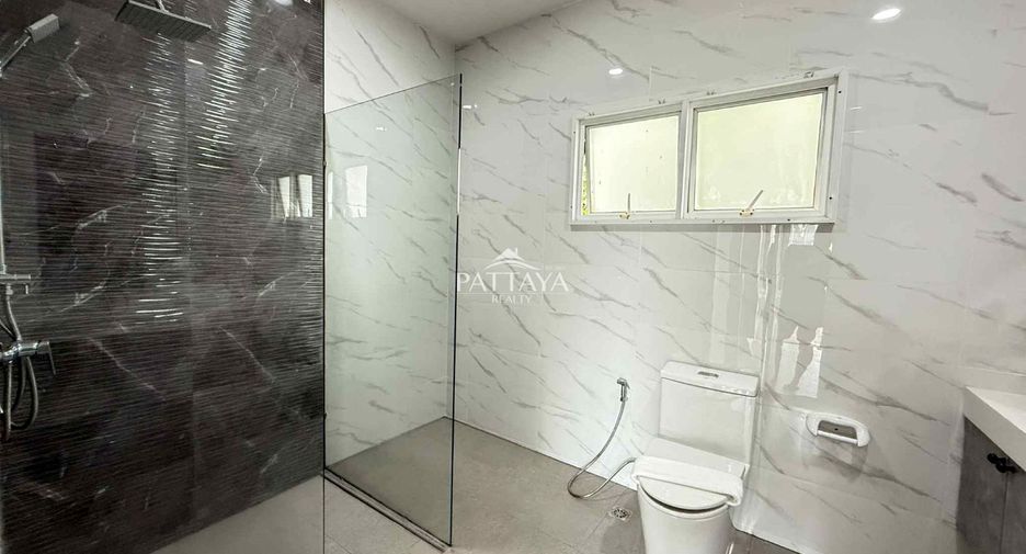 For sale 4 ベッドルーム house in Bang Lamung, Chonburi