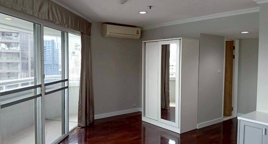 For rent 2 bedrooms condo in Khlong Toei, Bangkok