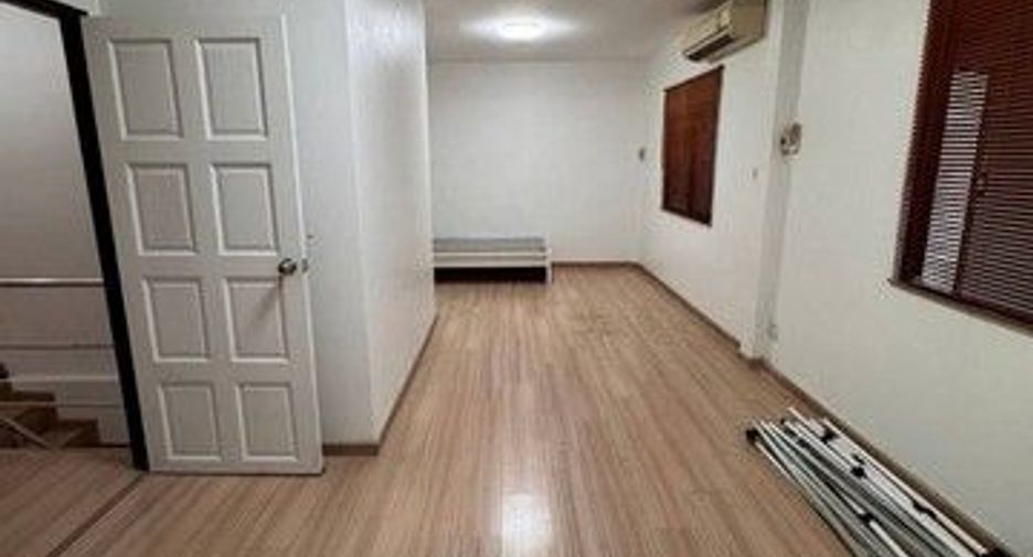 For rent 1 bed townhouse in Bueng Kum, Bangkok