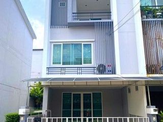 Casa en alquiler de 3 habitaciones en Bang Khen, Bangkok